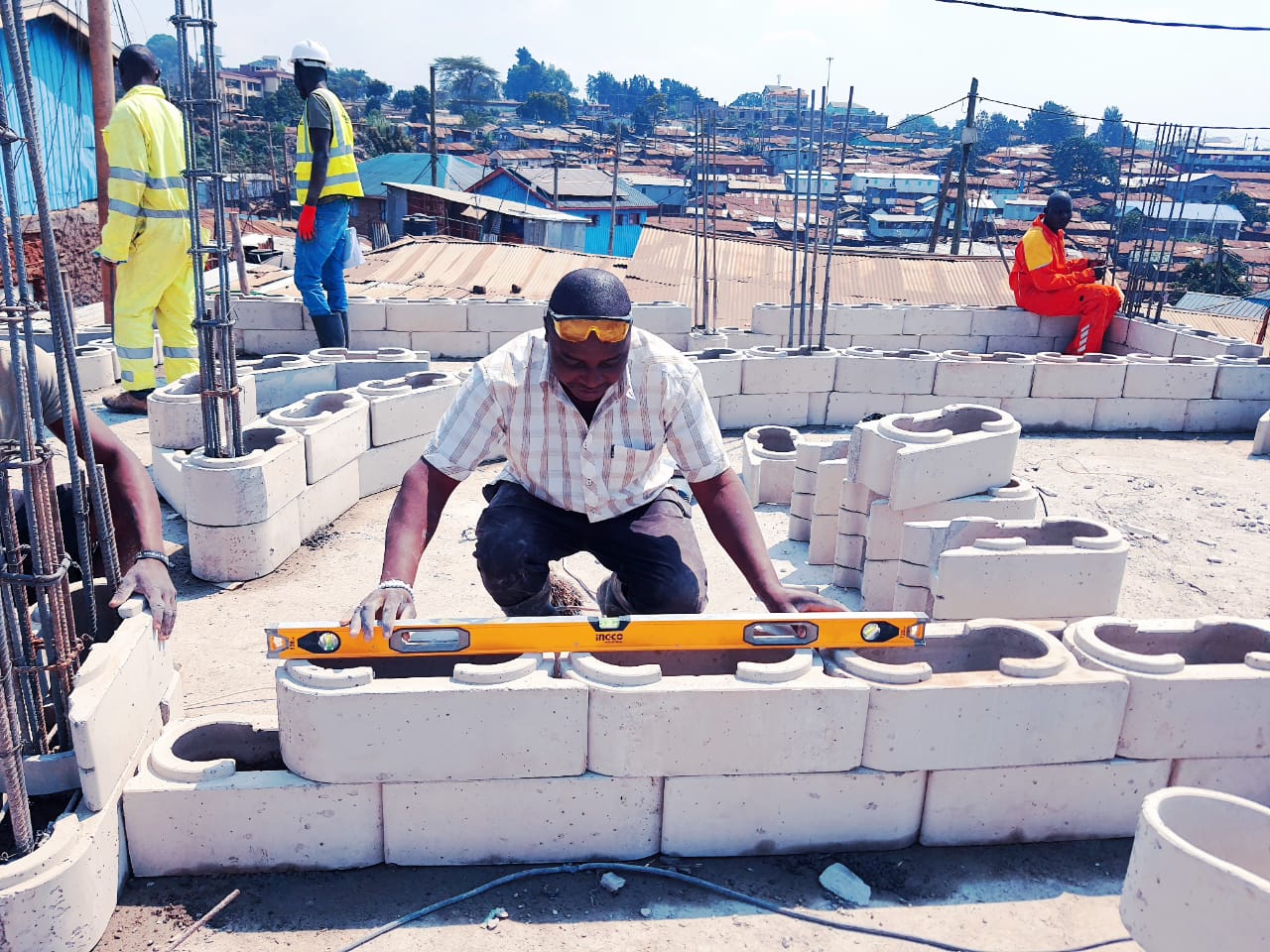 Bauphase 2: Der Bau des Obergeschosses des Oloo’s Kinderzentrum