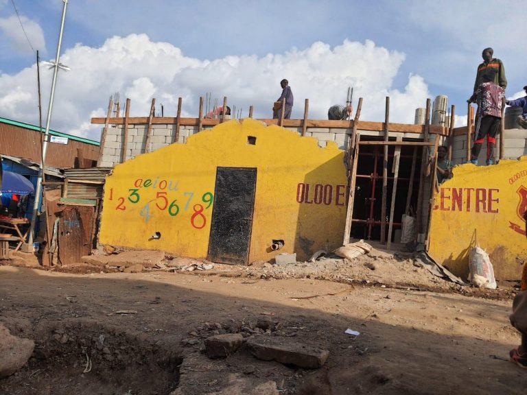 Bauphase 1: Bau der ersten Etage des Oloo’s Kinderzentrum